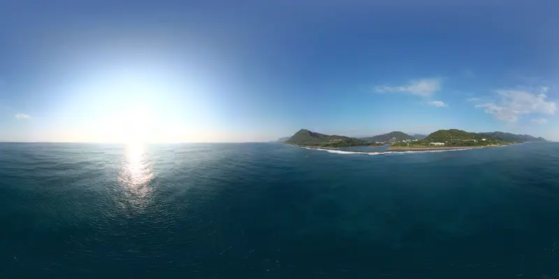 360° 空拍環景：海上看日光與海岸線