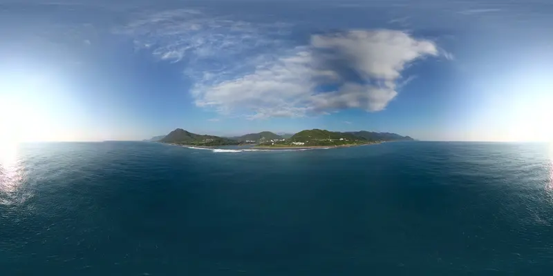 360° 空拍環景：海上看雲朵與海岸
